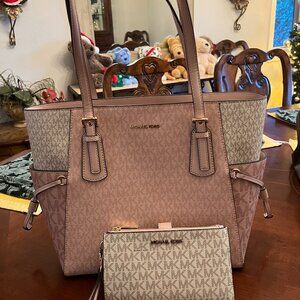 NWT Michael Kors Voyager Tote in Powder Blush Multi with matching wallet!